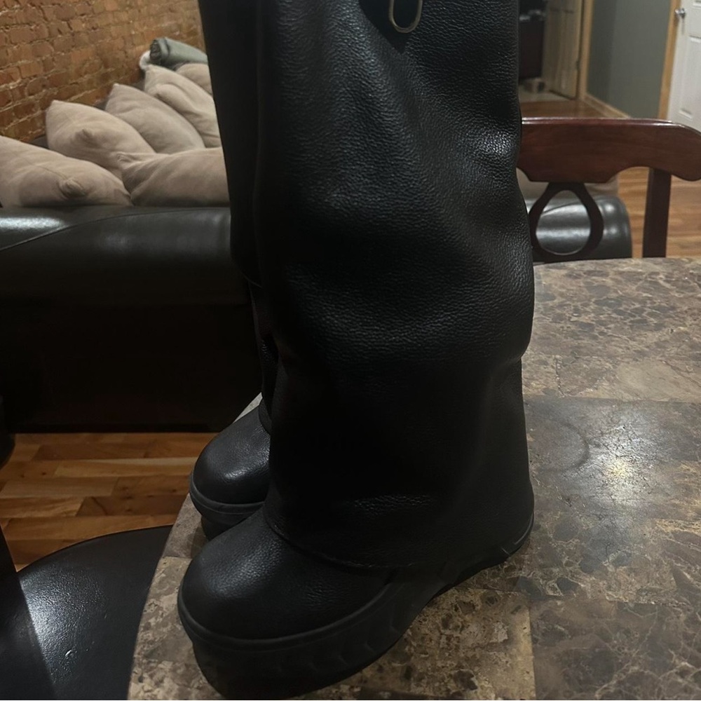 Givenchy Shark Lock Wedge - Picture 3 of 4